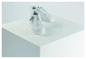 mg-fotomietstudio Produktbild Schuhe mit Rahmen